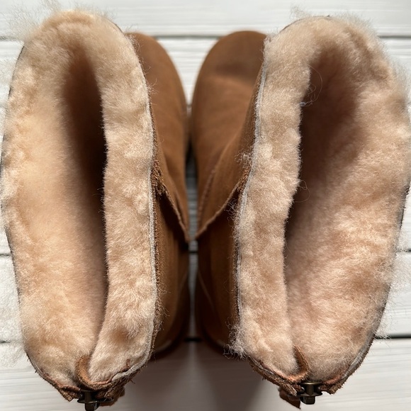 NWOB UGG Classic Short Zip size 10 - Picture 3 of 7